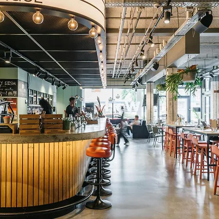 The Social Hub 3*
